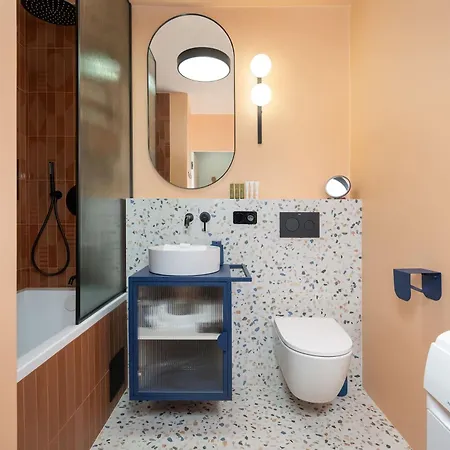 Modern And Unique In The Centre Of By Renters *