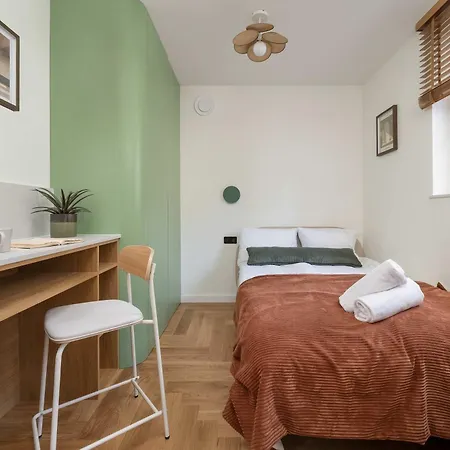 Modern And Unique In The Centre Of By Renters Apartament