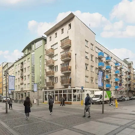 Modern And Unique In The Centre Of By Renters *