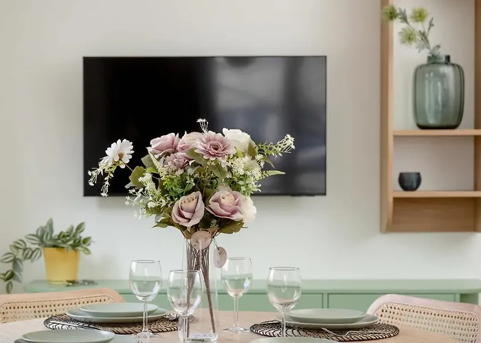 Modern And Unique In The Centre Of By Renters Apartman *