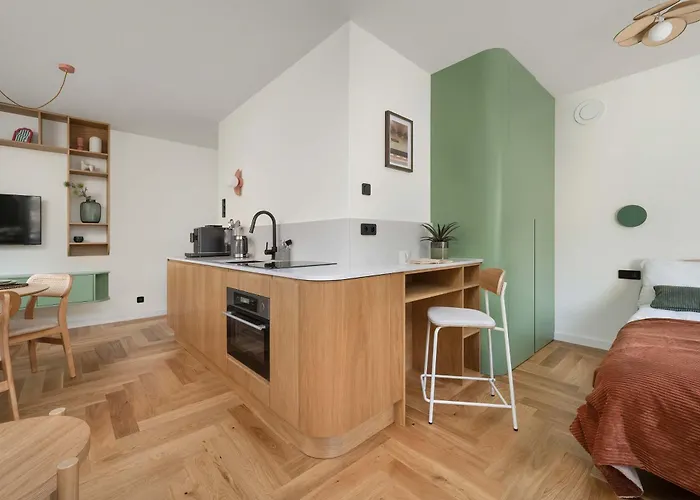 Modern And Unique In The Centre Of By Renters *